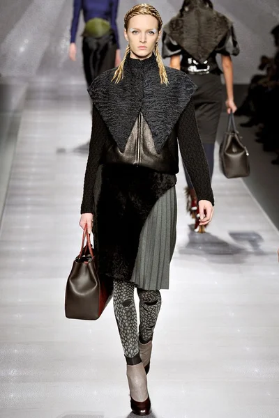 Look 4